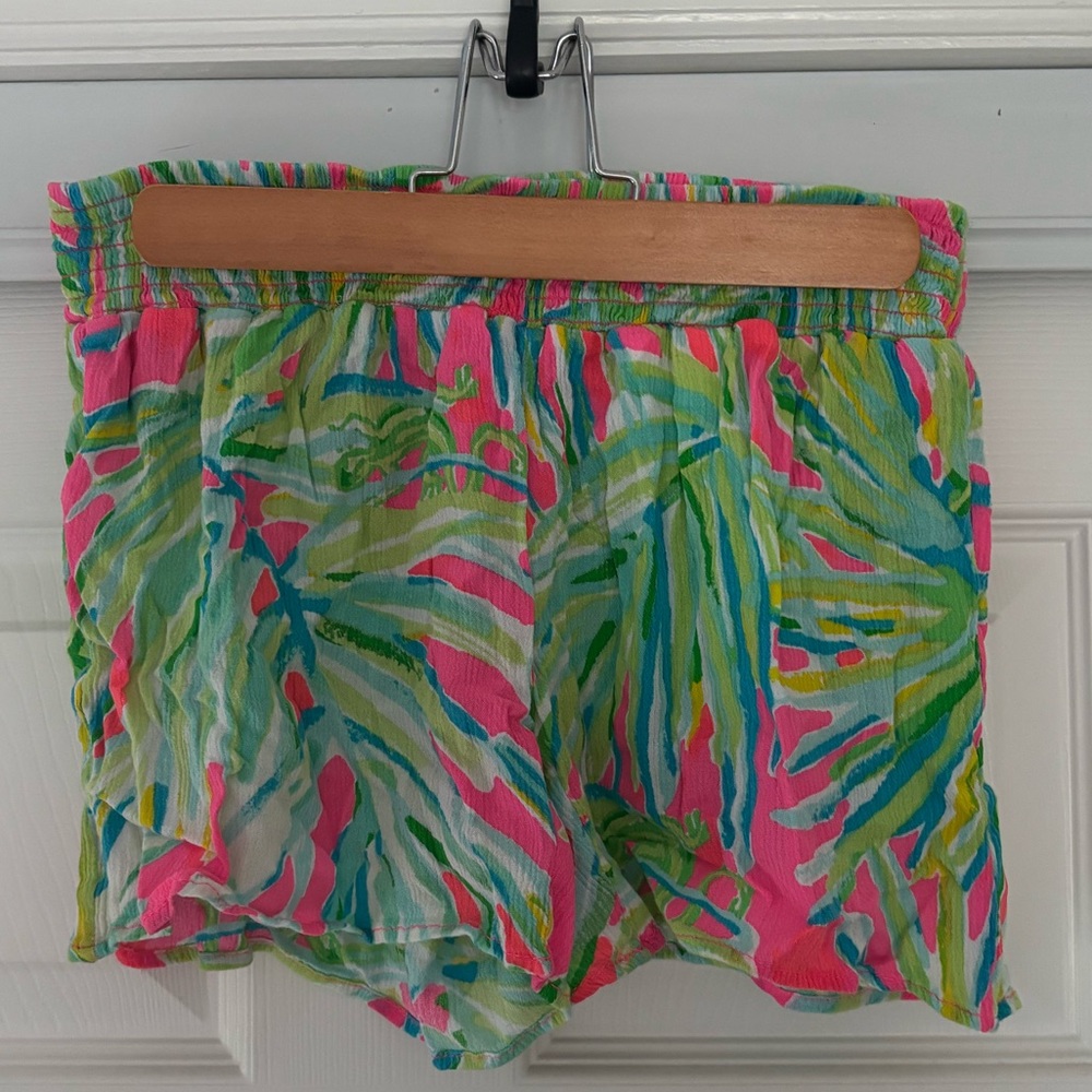 Lilly Pulitzer Shorts - rayon - pink with green palms Size Small